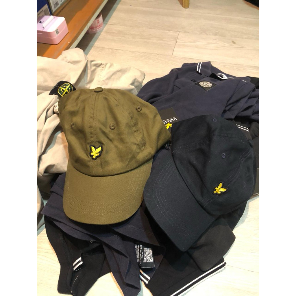 Caps Lyle and Scott
