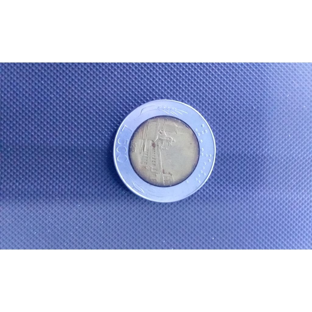 koin kuno 500 lira italiano.