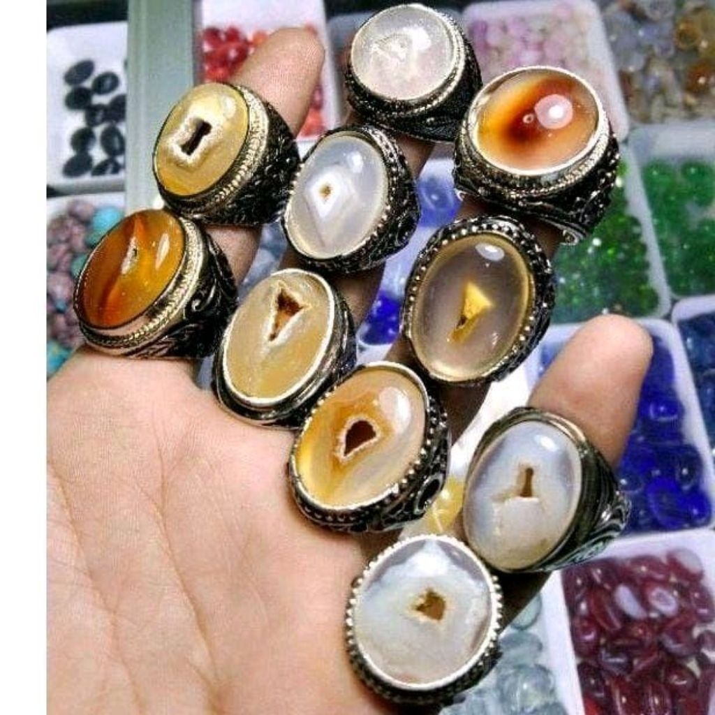 BATU AKIK COMBONG BOLONGNYA ALAMI