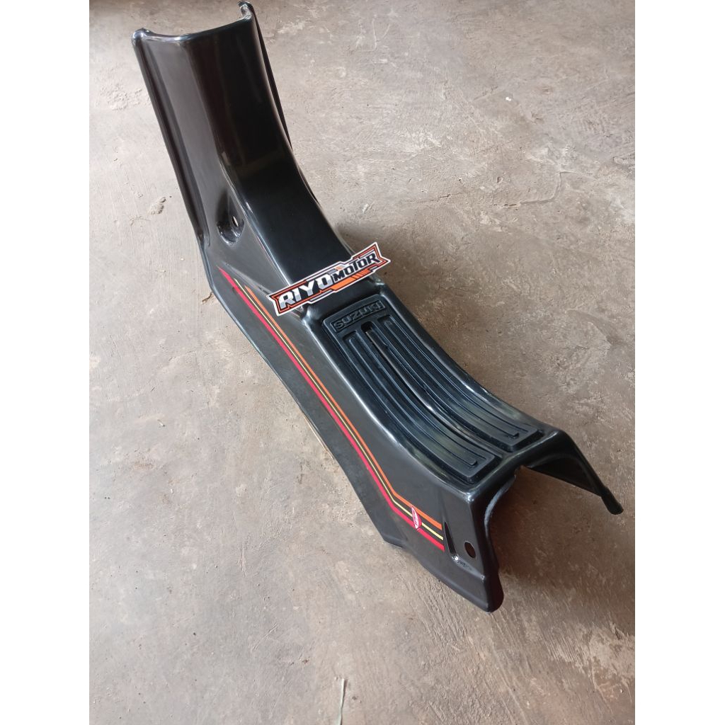 Leksil tengah Suzuki RC 80 RC 100 bravo warna hitam legsil tengah RC 80 RC 100 bravo warna hitam