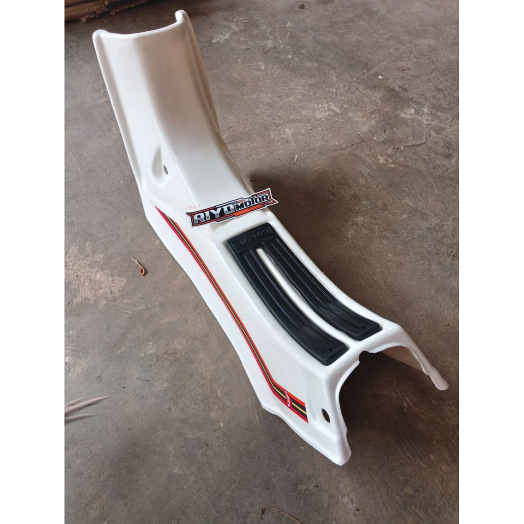 Leksil legsil tengah Suzuki RC 80 RC 100 bravo warna putih legshield tengah Suzuki RC 80 RC 100 brav