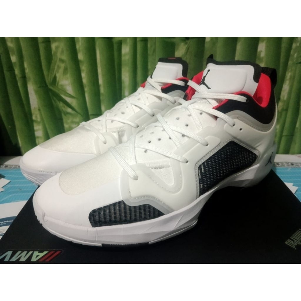 Sepatu Basket Size 46