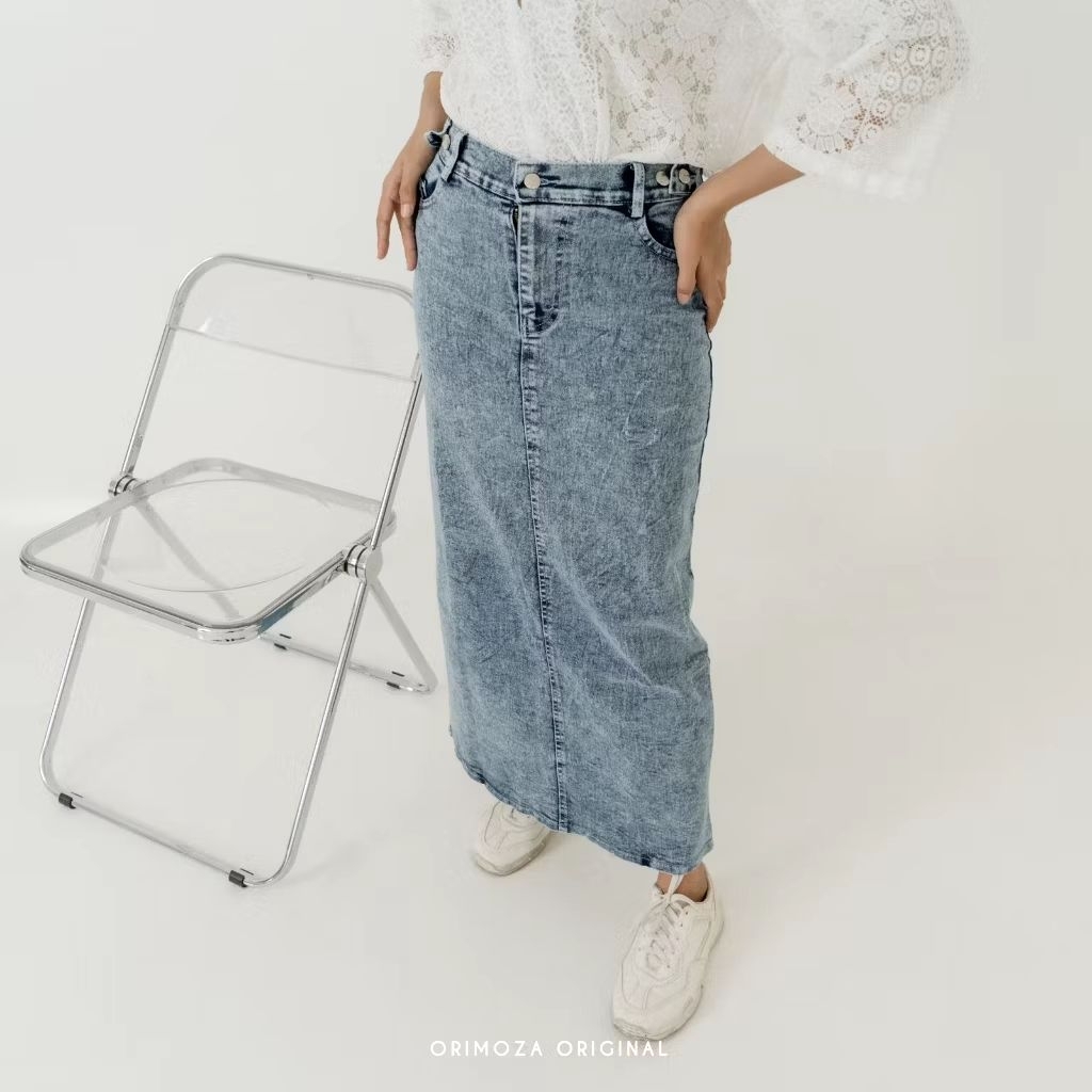 (PRELOVED) ROK SPAN JEANS TEBAL