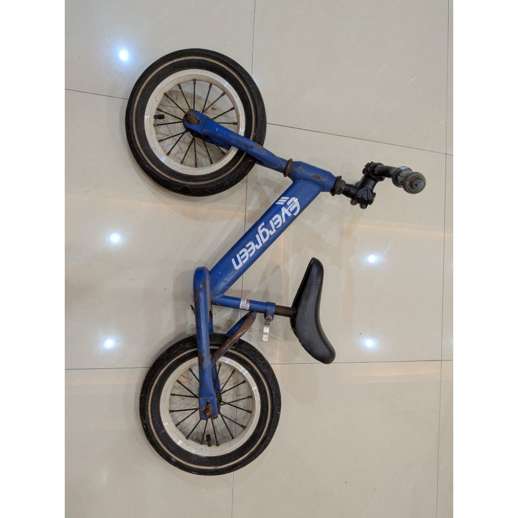 Balance Bike / Push Bike Evergreen + Helm