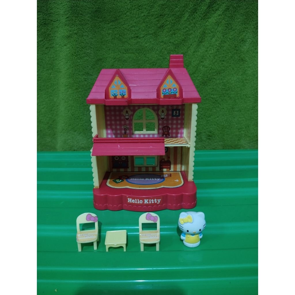 rumah hello kitty