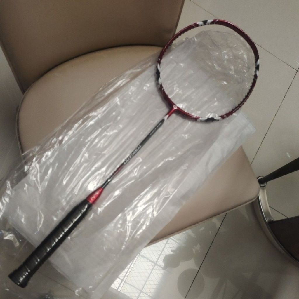 Raket LEONEPRO Tornado 8QQ