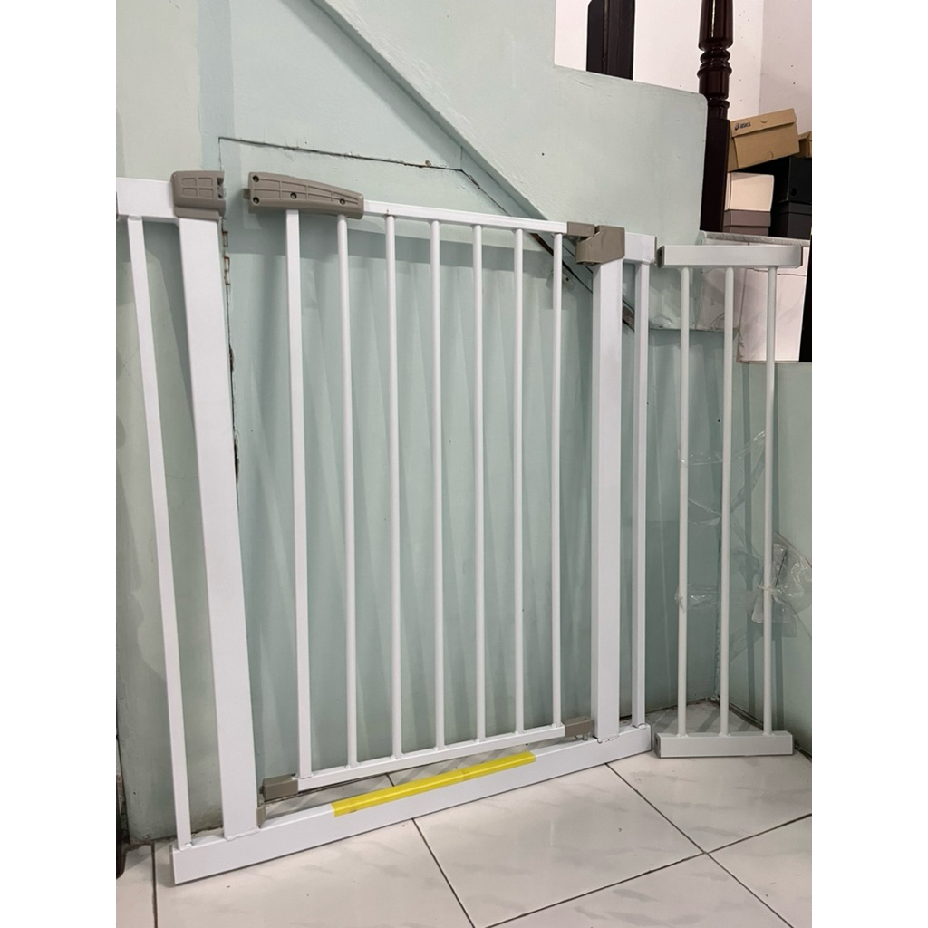 Preloved Pagar Pintu Untuk Bayi / Baby Safety Gate Pagar Bayi / Pintu Pengaman Bayi