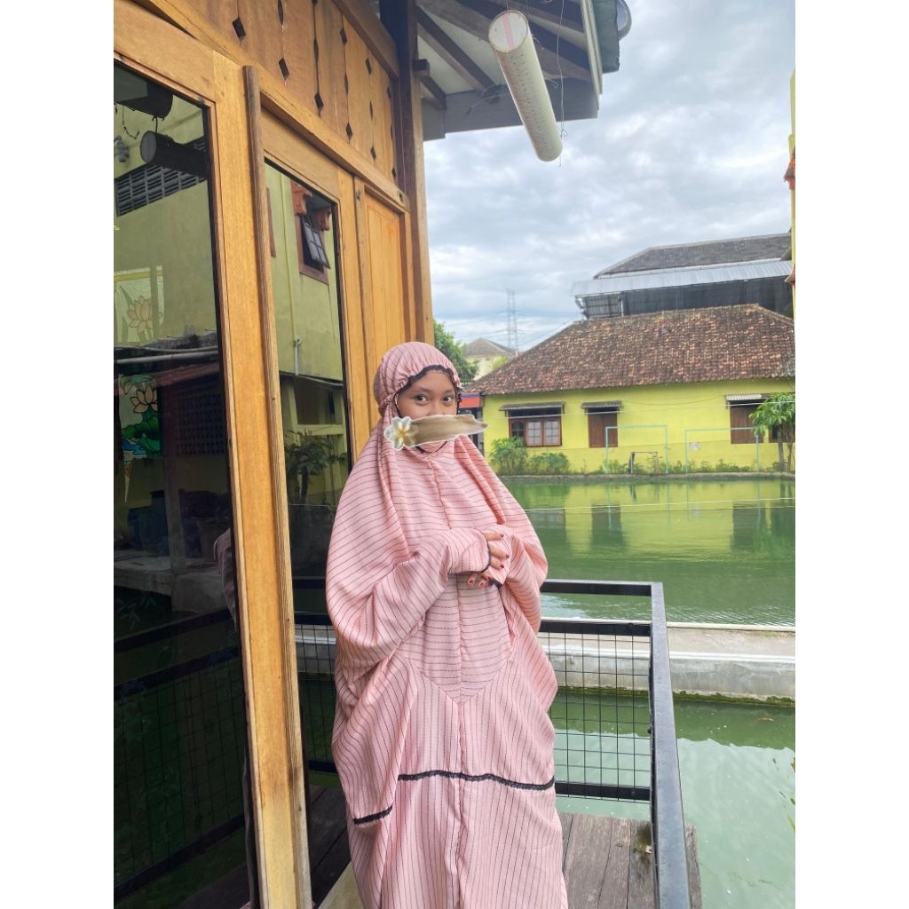 MUKENA TERUSAN DEWASA GARIS BAHAN NYAMAN ADEM FLOWLY