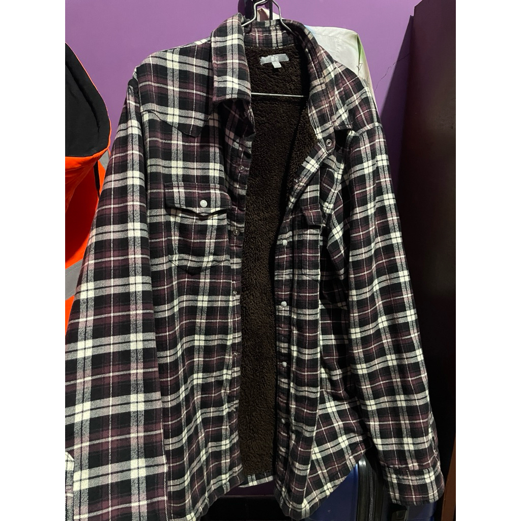 Kemeja Sherpa Uniqlo