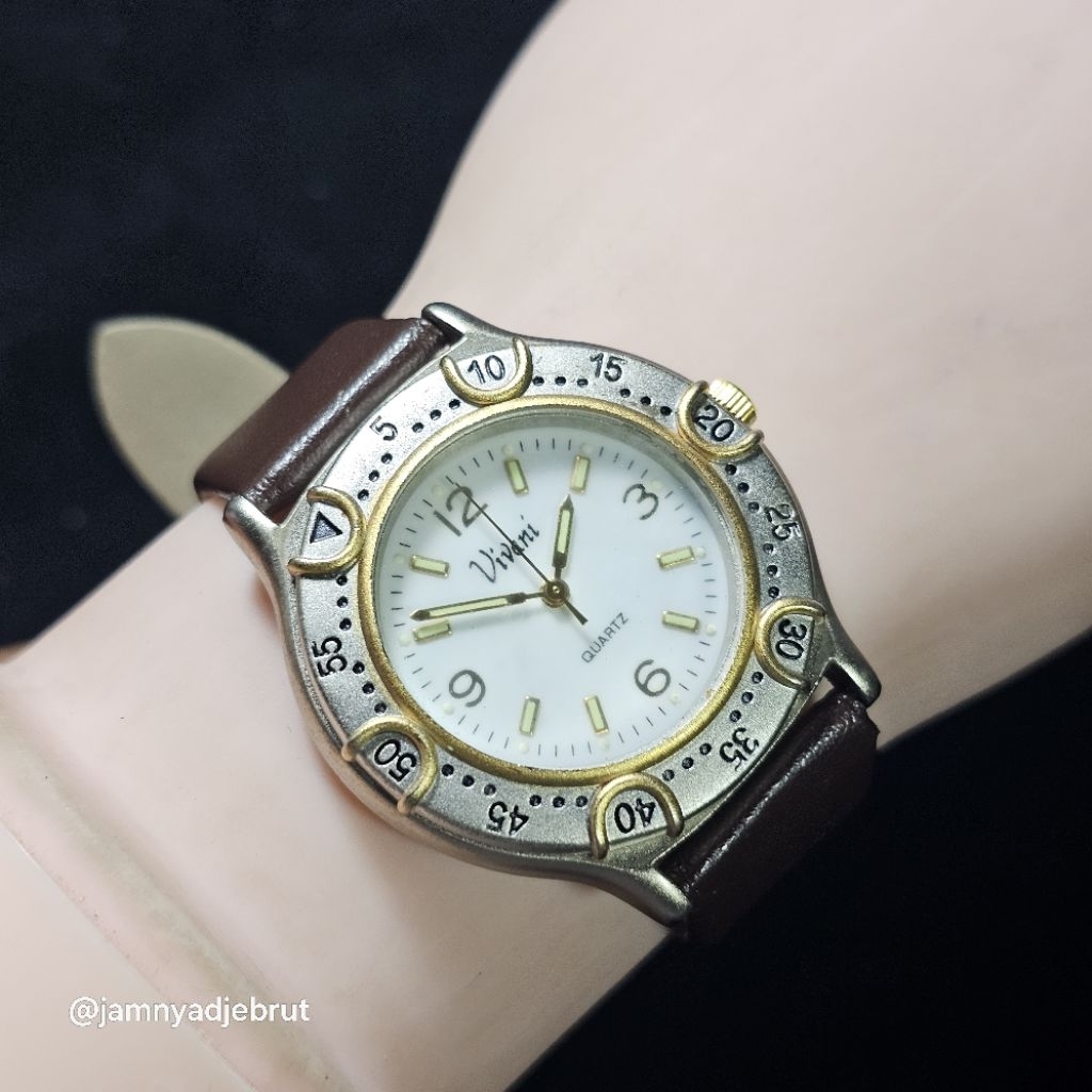 Jam Diver Vivani Vintage Silver Gold Bekas