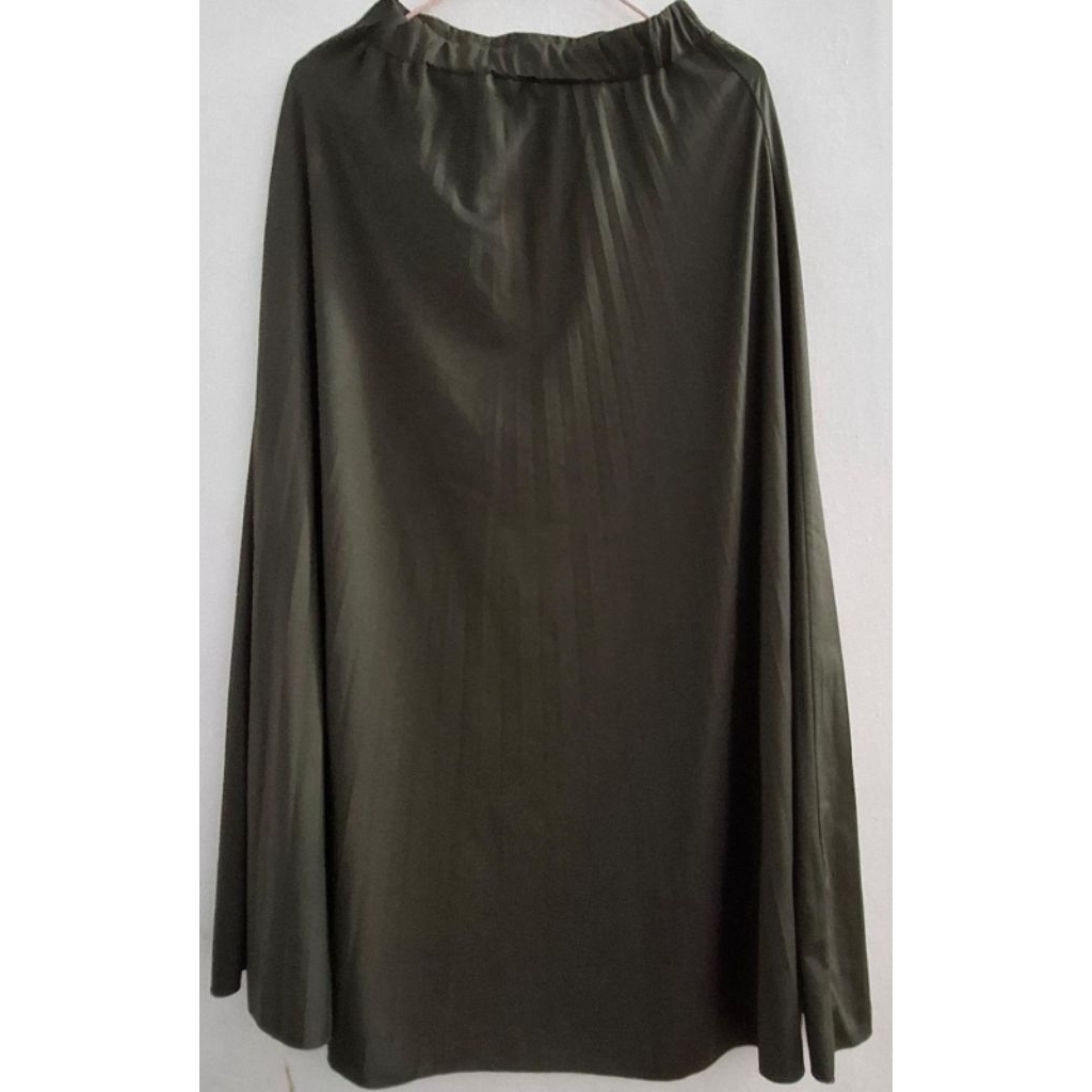 Preloved Rok Plisket Warna Hijau Army