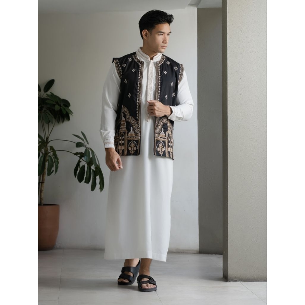 Gamis + Rompi Bordir Pria NUC.ID Ghofar 02 (Gamis BW & Rompi Hitam)