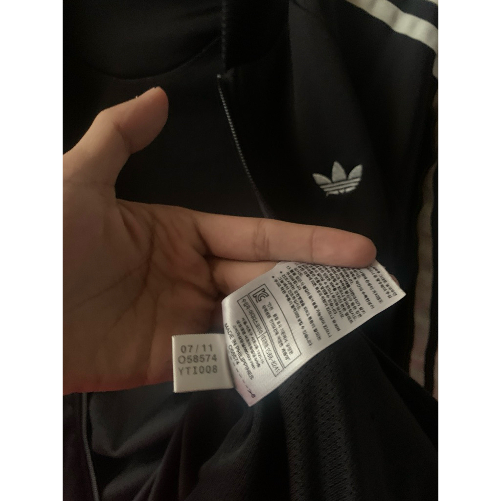 tracktop hitam