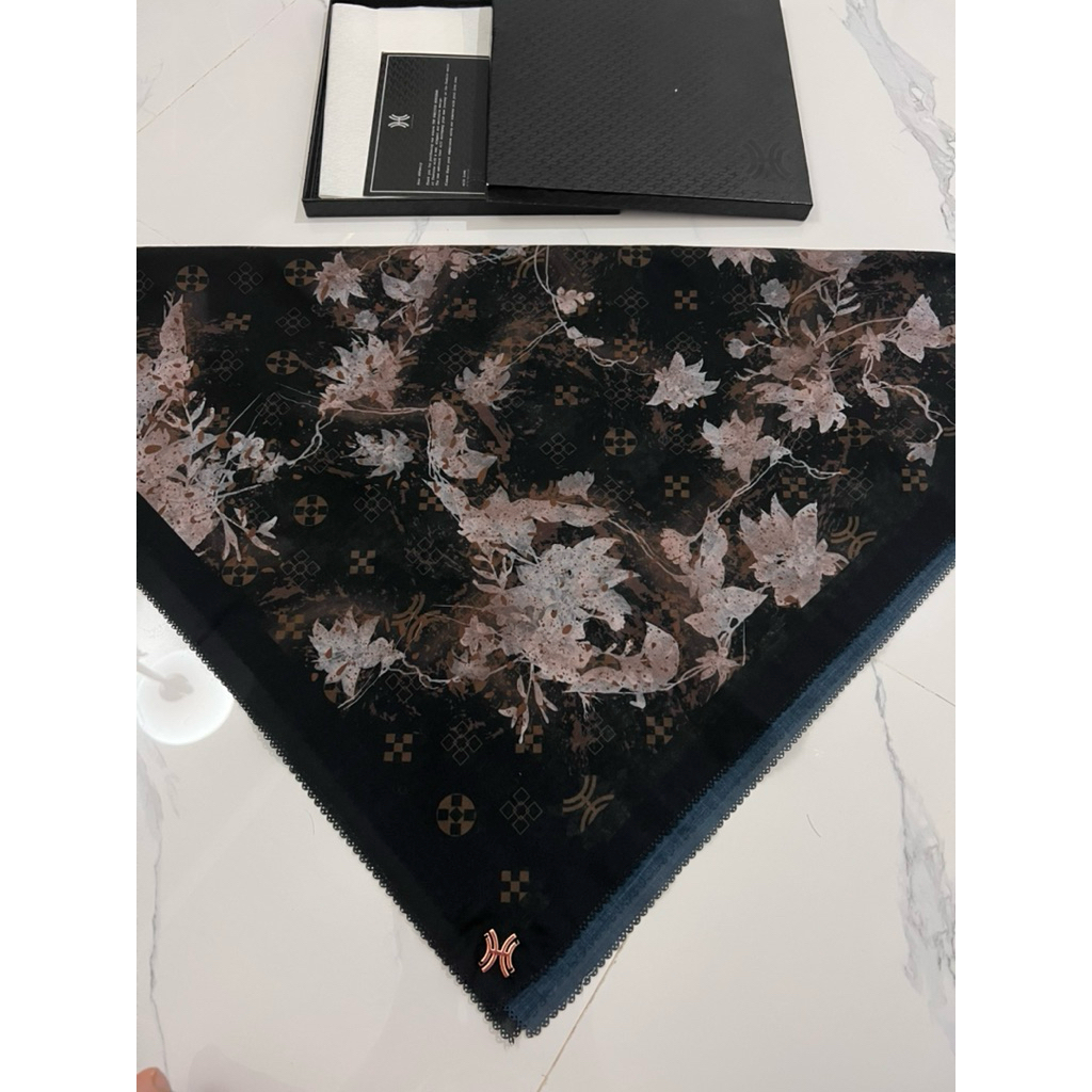 Preloved Scarf Hidahasan VVGC warna hitam