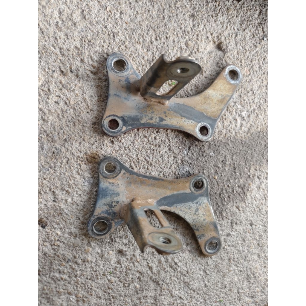 bracket dudukan mesin KLX 150 original copotan