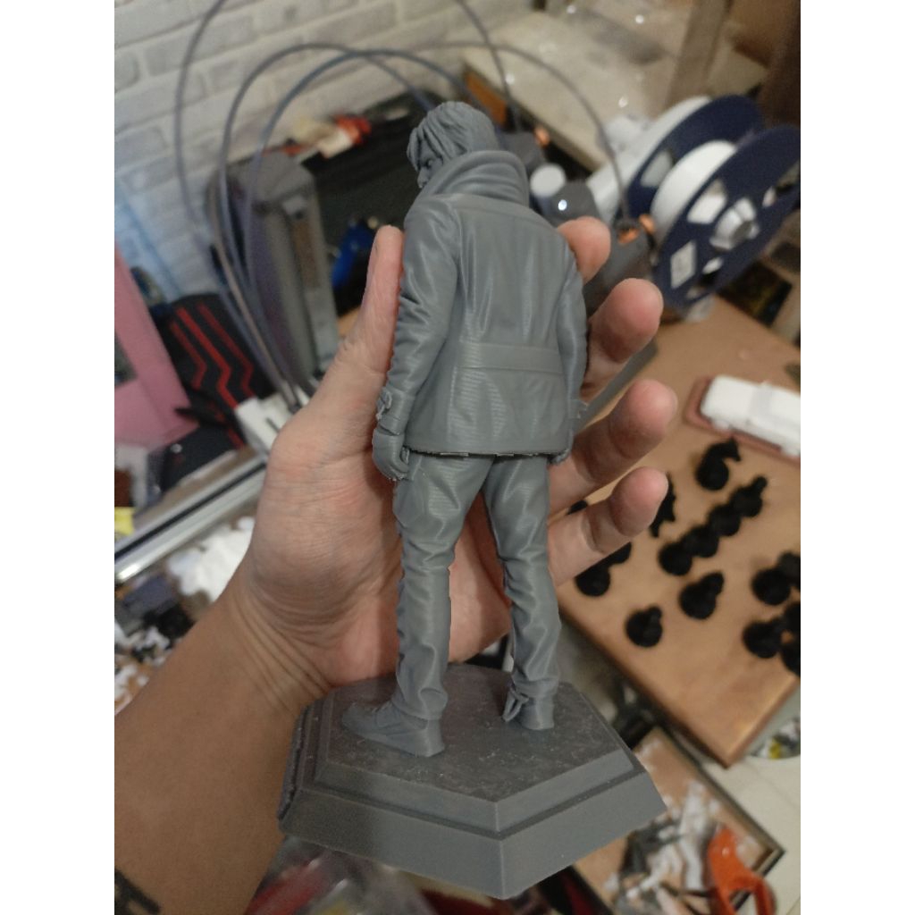 leon s kennedy RE Requiem statue