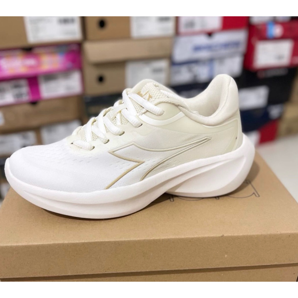 sepatu cewek diadora beige