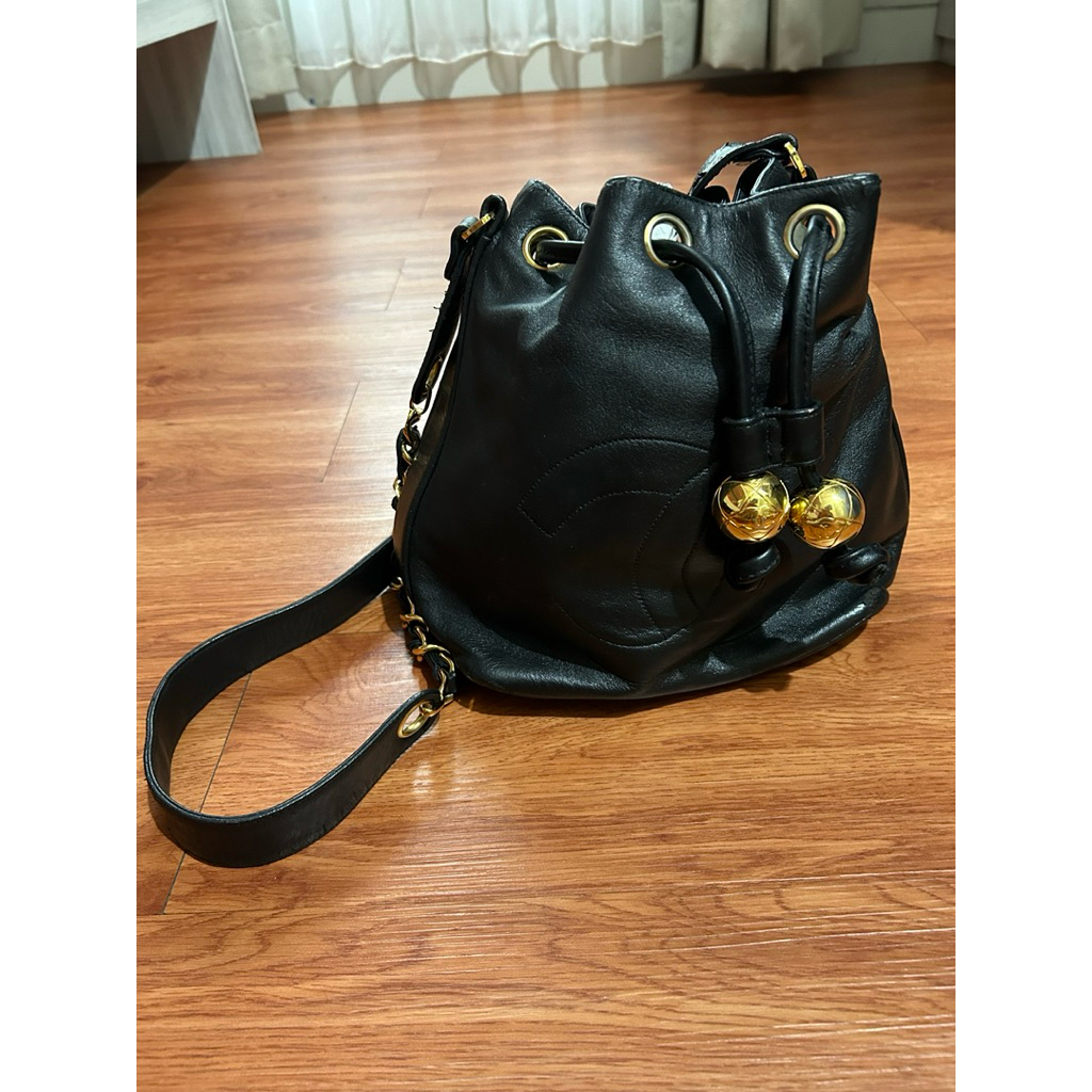chanel vintage drawsting bucket bag