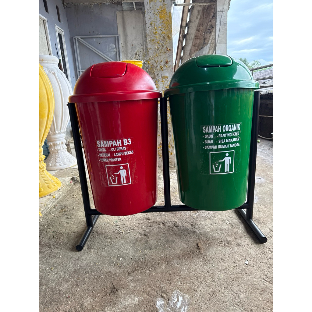 tempat sampah 2 pilah kapasitas 80litter,tempat sampah 2in1,tempat sampah gantung,tempat sampah outd