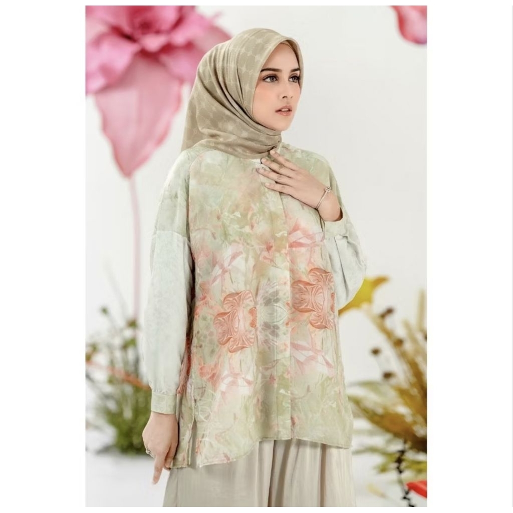 Valvia top - Jade green Buttonscarves x Ria miranda (as is)
