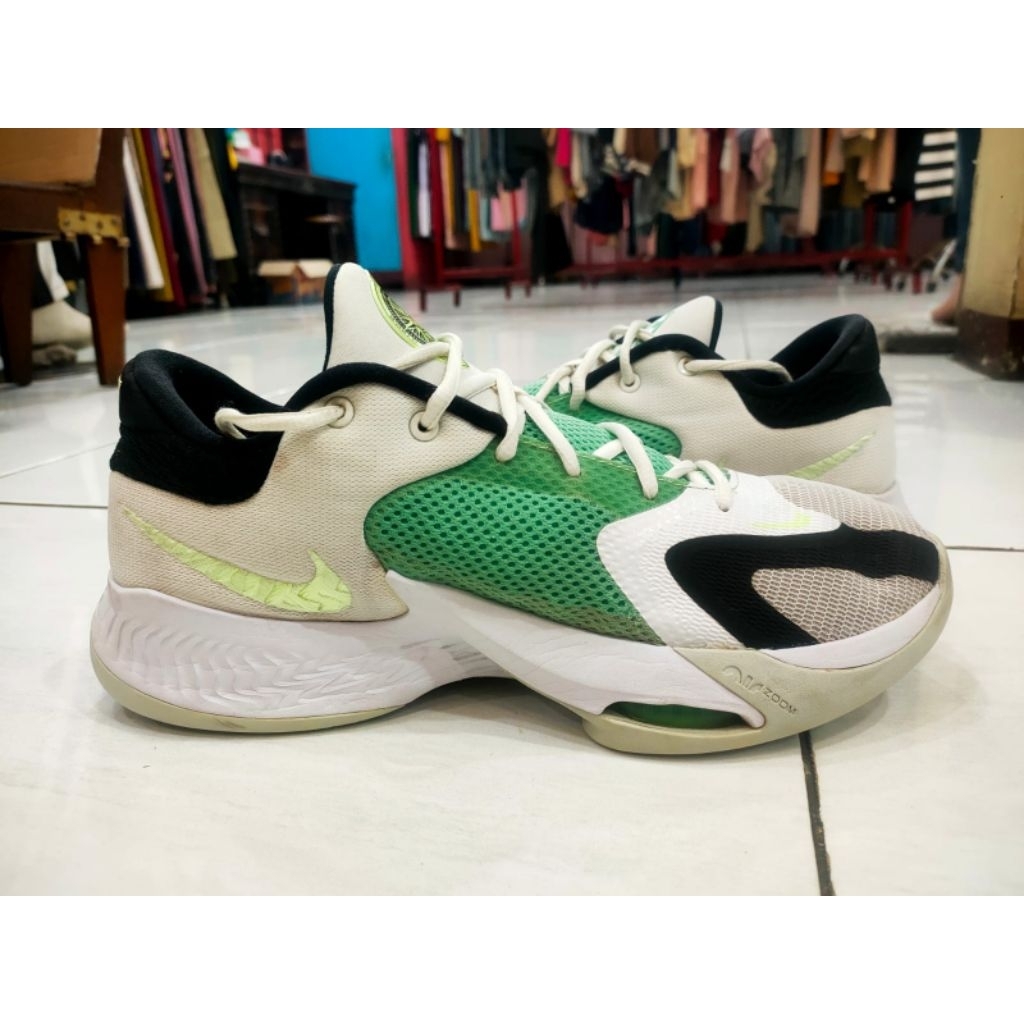 Sepatu Basket Freak 4 size 44