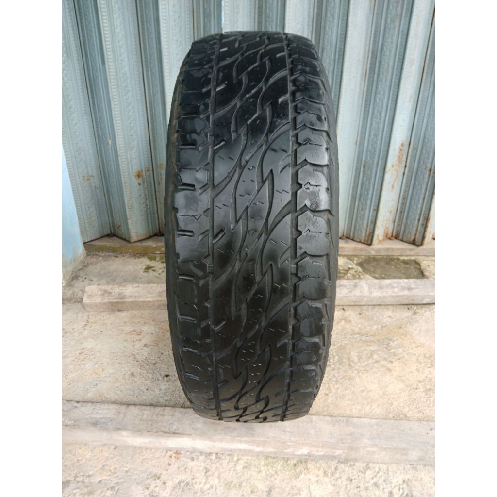 Ban Bridgestone AT 205/70 R15