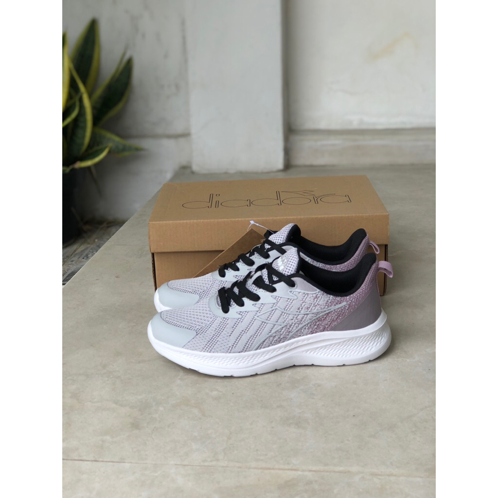 Sepatu olahraga diadora niaga purple white original resmi