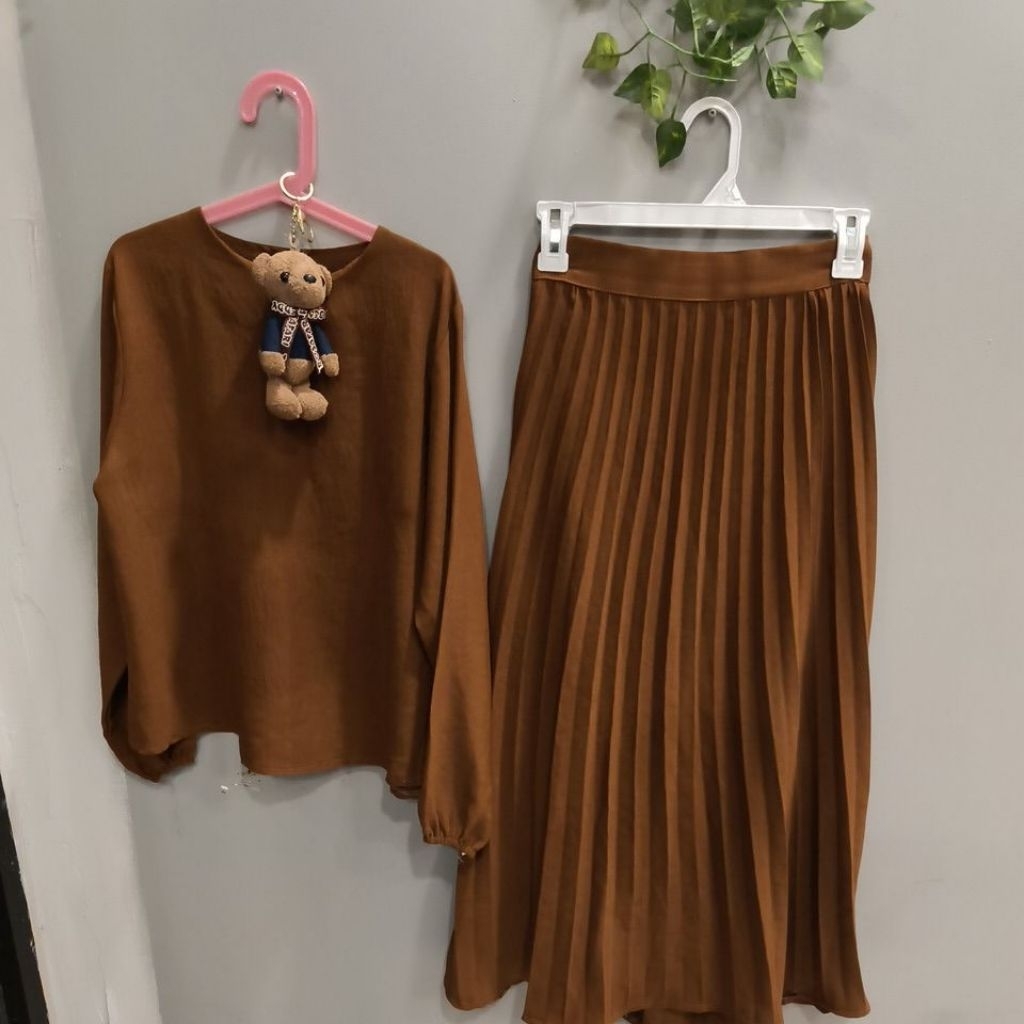 set atasan rok plisket remaja / dewasa prelovd