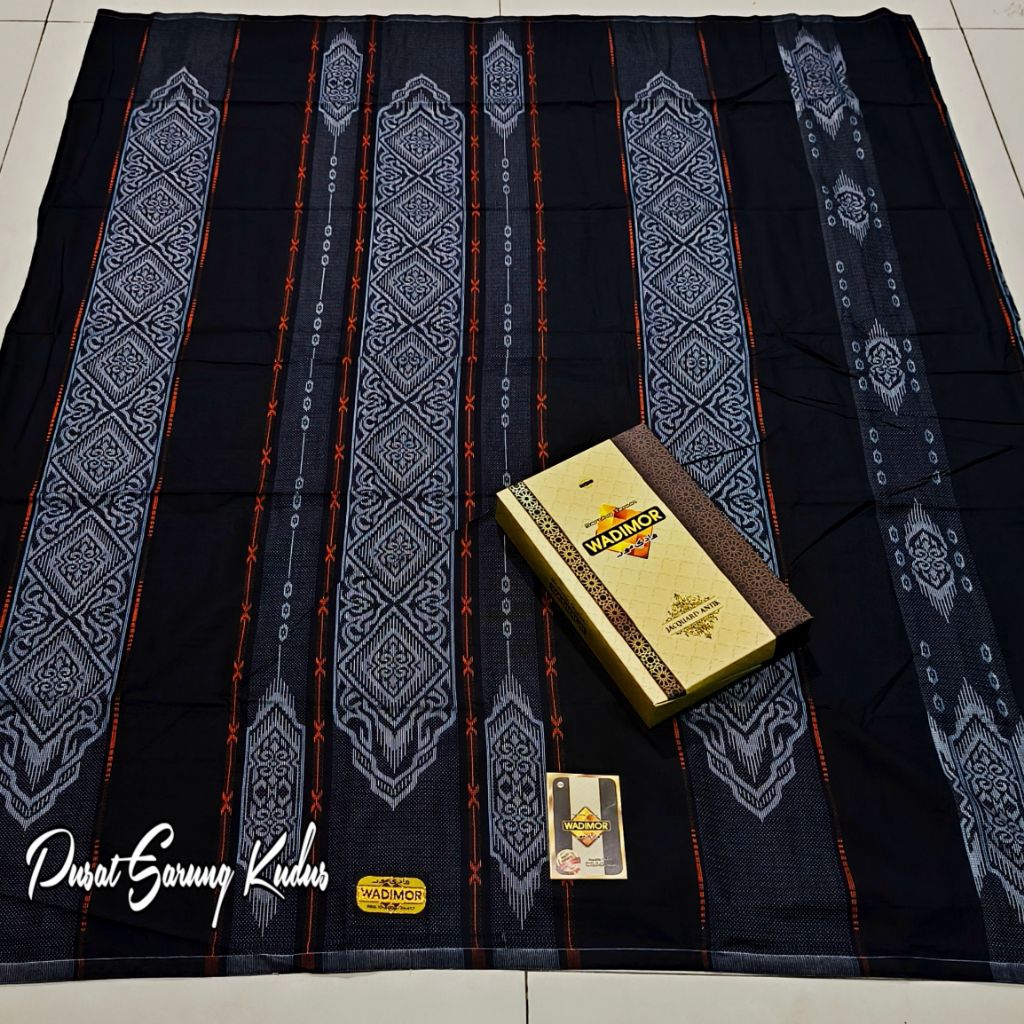 Sarung Tenun Wadimor Jacquard Full Songket Antik Motif Hitam Putih Istimewa