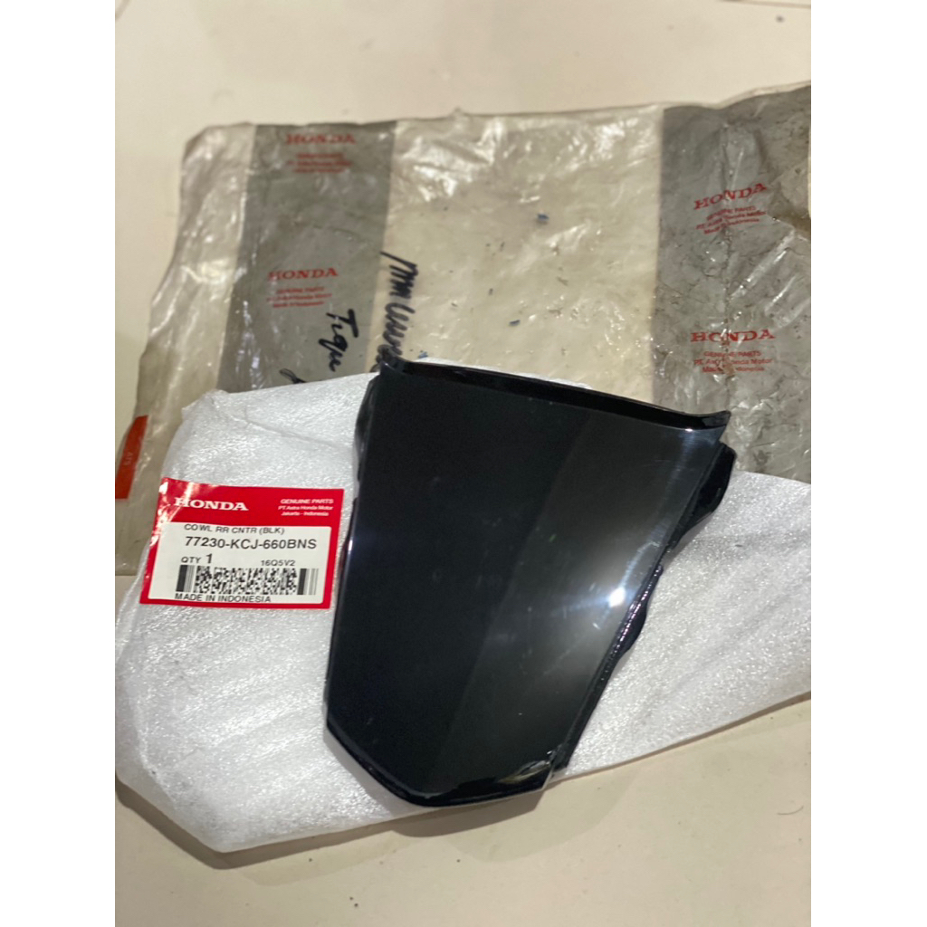 Cover tail sambungan bodi Cover center Honda Tiger Revo 77230-KCJ-660BNS Original ahm