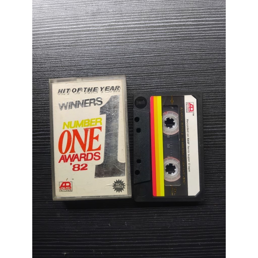 Laset pita Hits of the years Winner Number one 1 Awards 82 kaset pita jadul