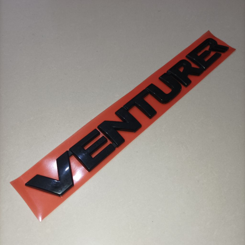 EMBLEM TULISAN VENTURER TOYOTA INNOVA REBORN BLACK GLOSSY