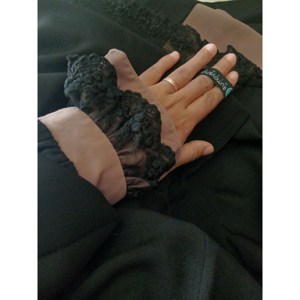 Preeloved Abaya Rumaysha Hijab