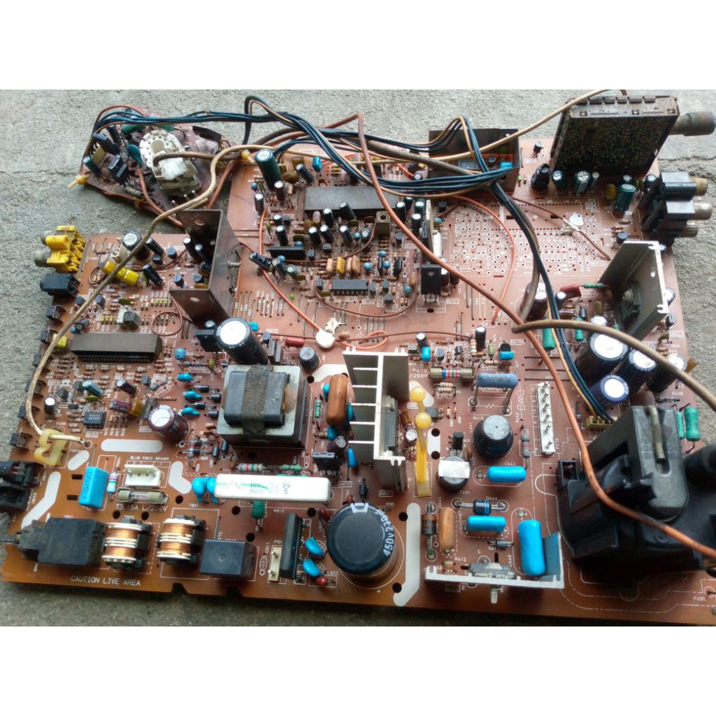 Mesin TV tabung cembung 20inc 21inc merk Toshiba, normal.