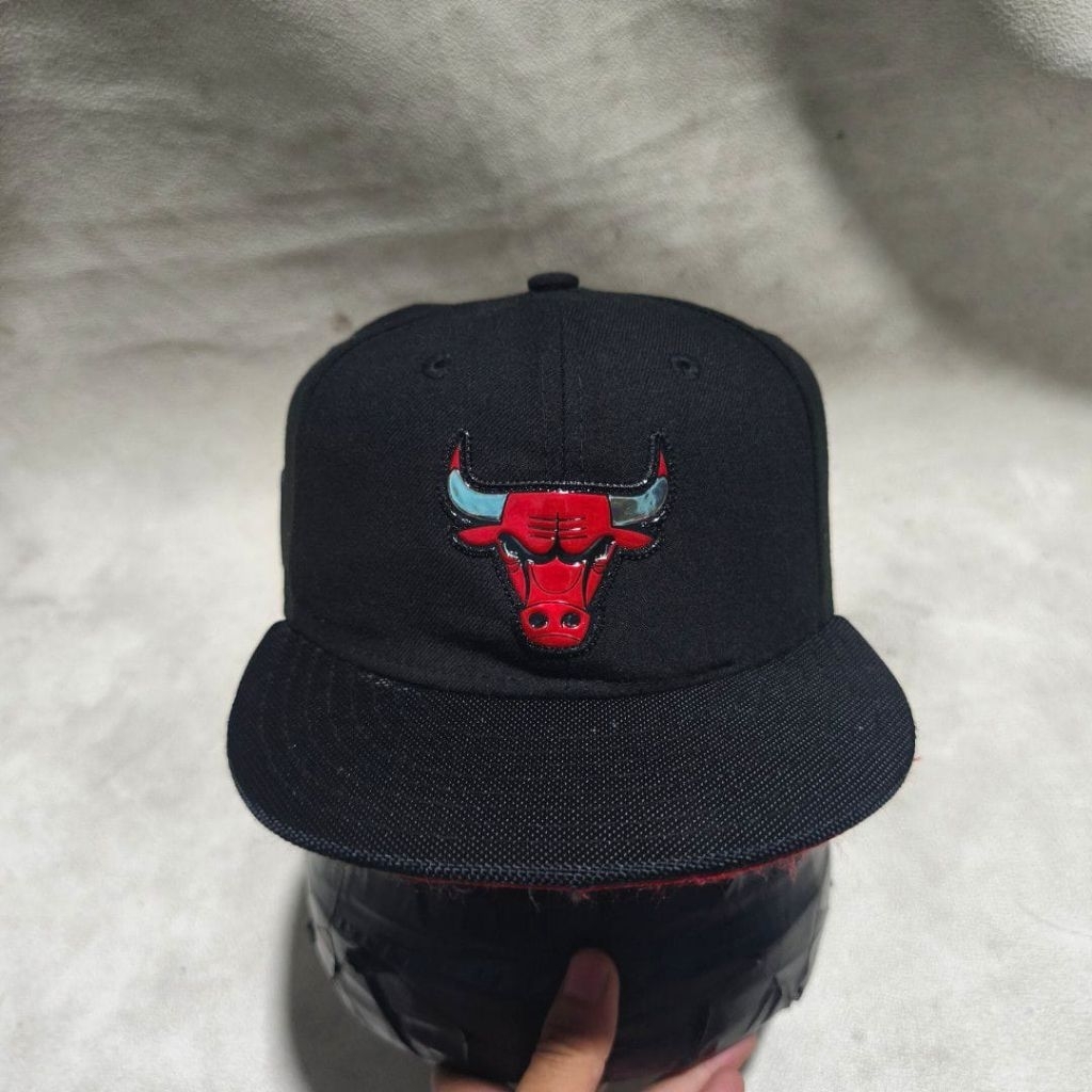 Topi snapback pria Chicago Bulls hitam merah