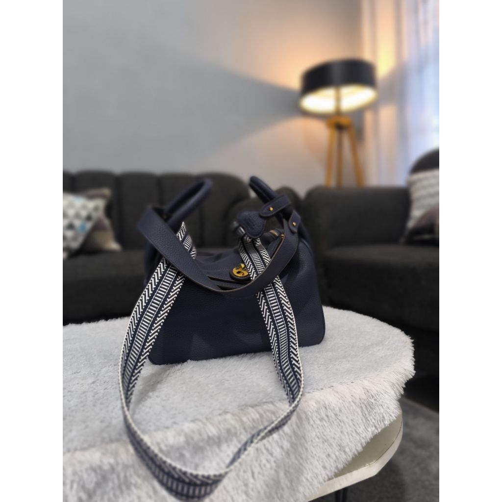 lindy navy bag