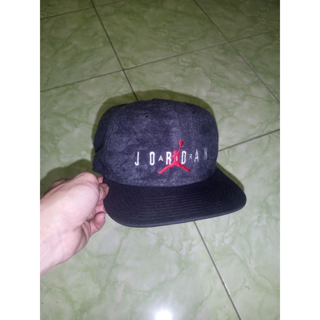 topi air jordan