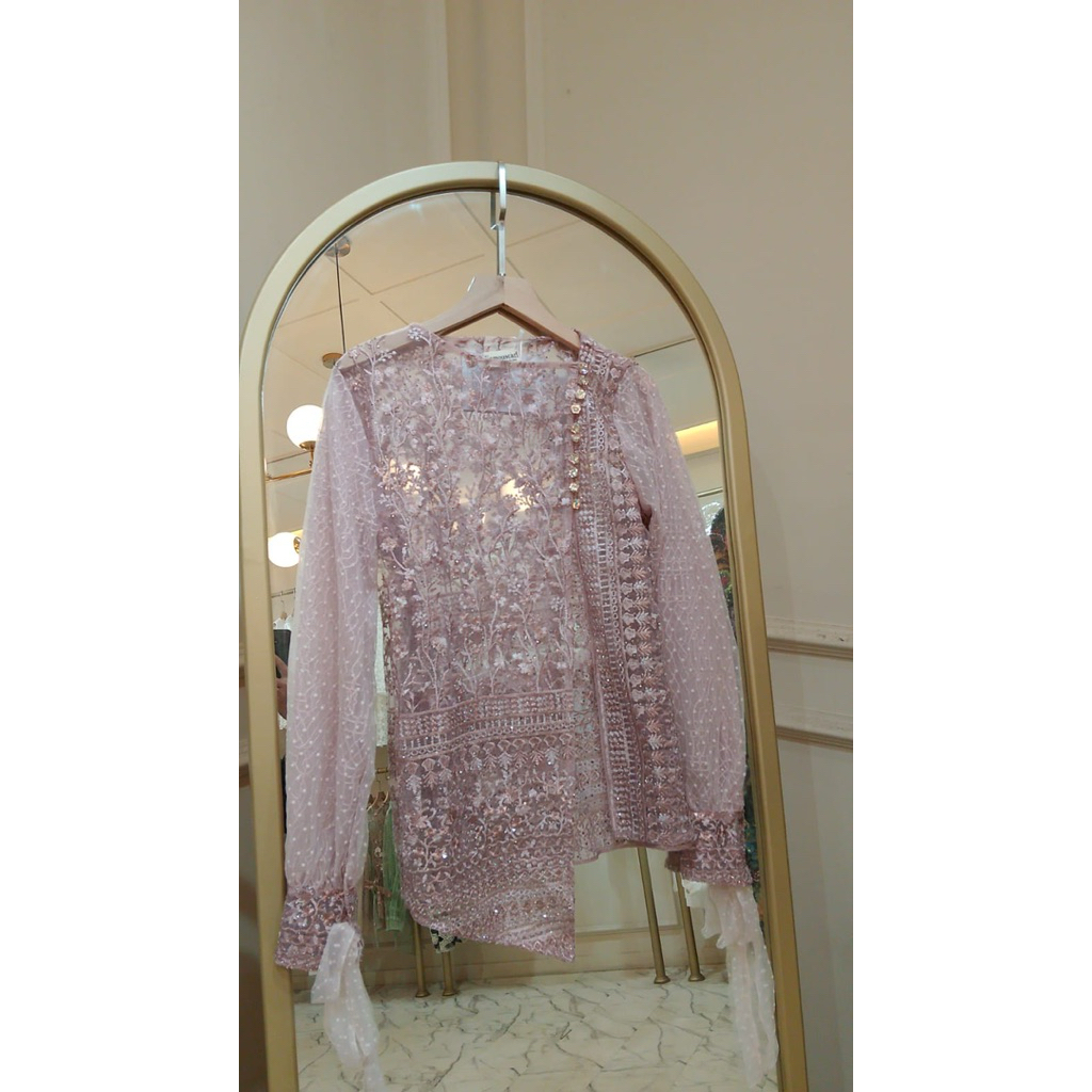 PrelovedKebaya set size xs Baru 2 kali pakai.Pembelian bulan desember 2025 dijual karna udah sempit 