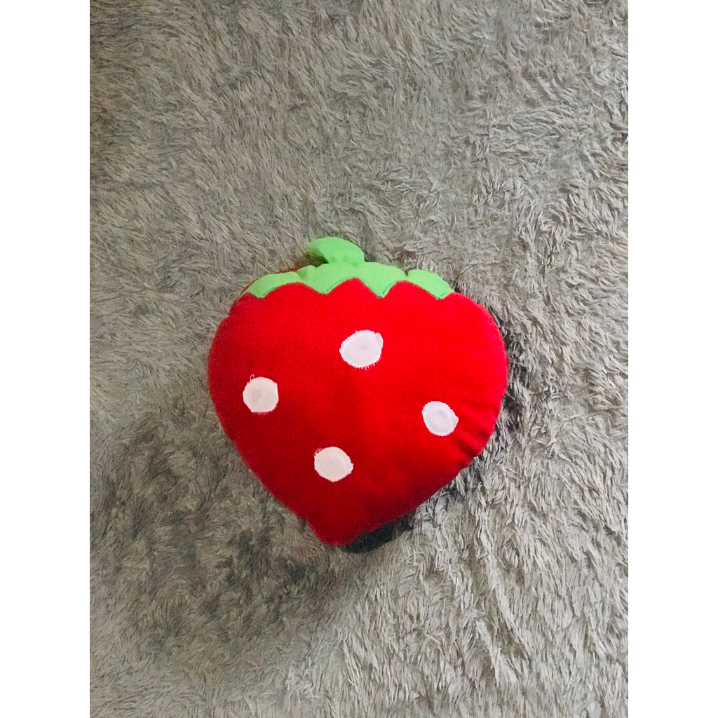 Preloved Boneka Strawberry kecil