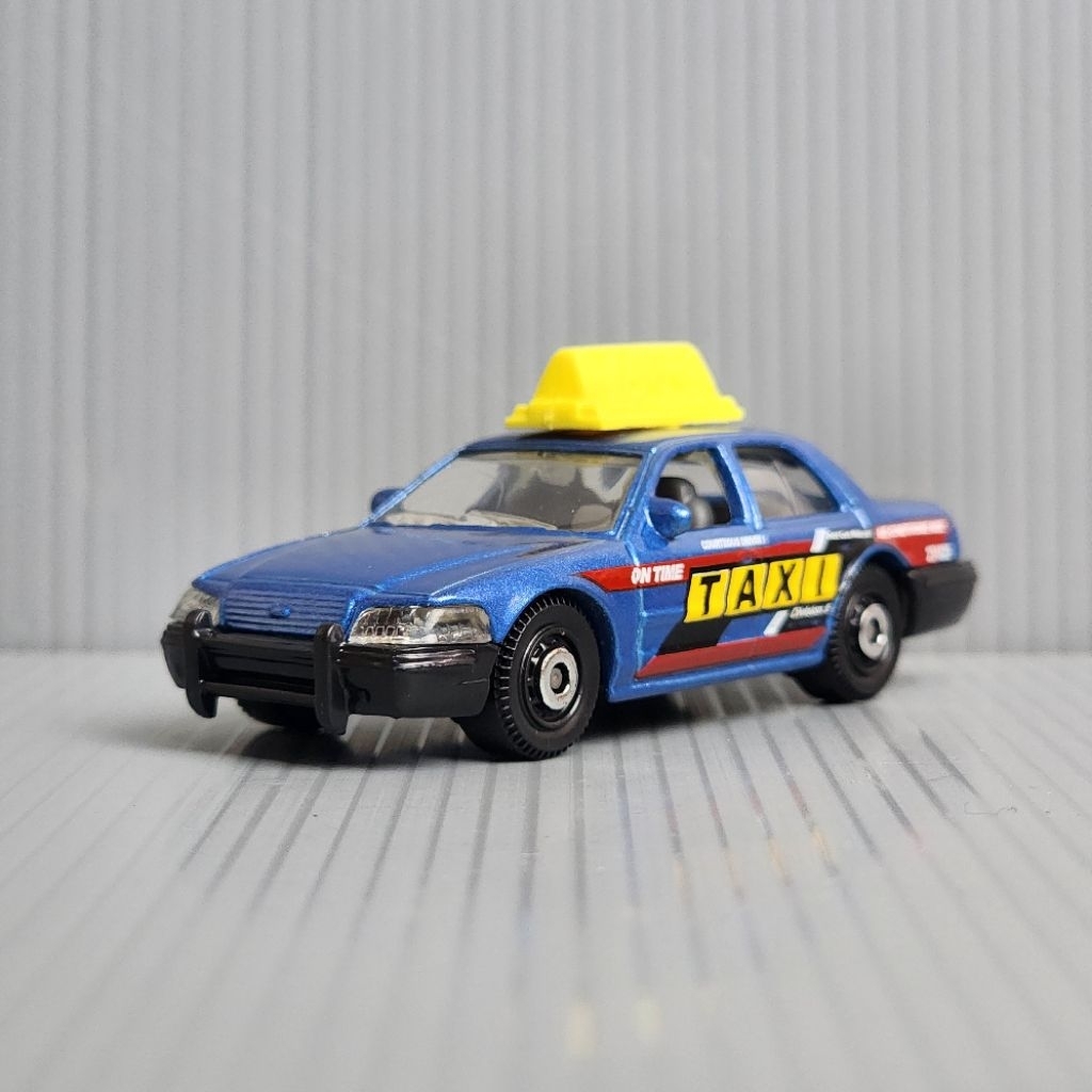 Diecast Matchbox 2006 FORD CROWN VICTORIA Taxi Loose