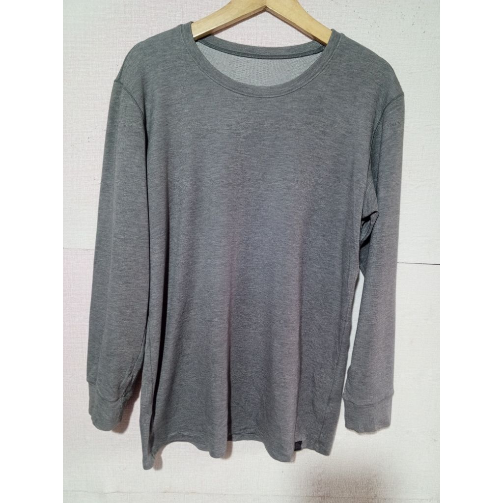 baju kaos lengan panjang uniqlo heattech ultra warm size L fit XL second