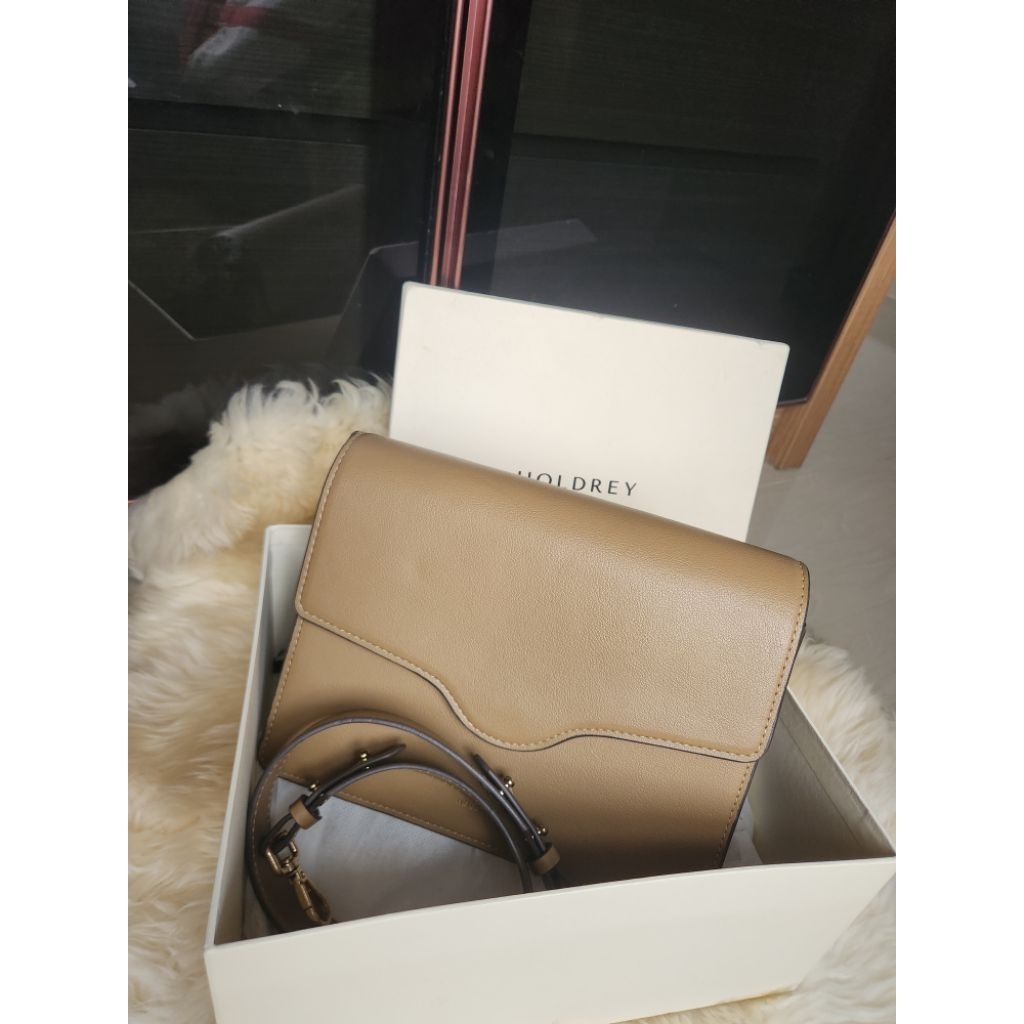 PRELOVED HOLDREY ALBA BAG MEDIUM LATTE