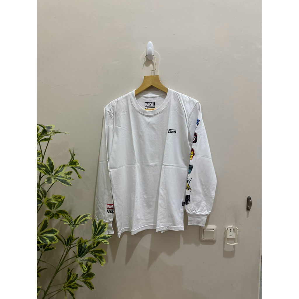 Kaos Lengan Panjang Vans Collab Marvel