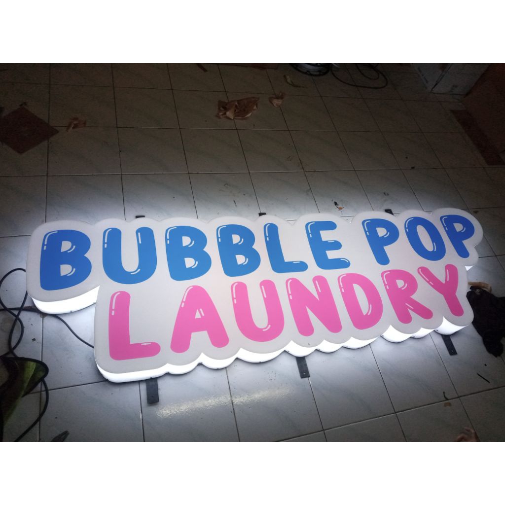 Neon box Bentuk Dan Huruf Timbul