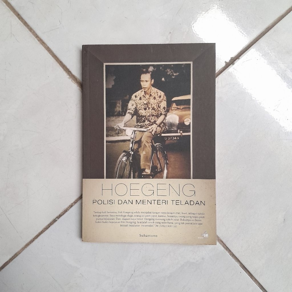 Buku Hoegeng (Polisi dan Menteri Teladan)