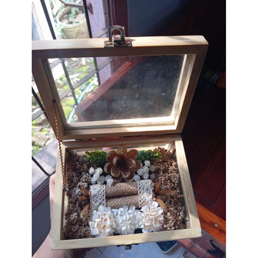 kotak cincin pernikahan