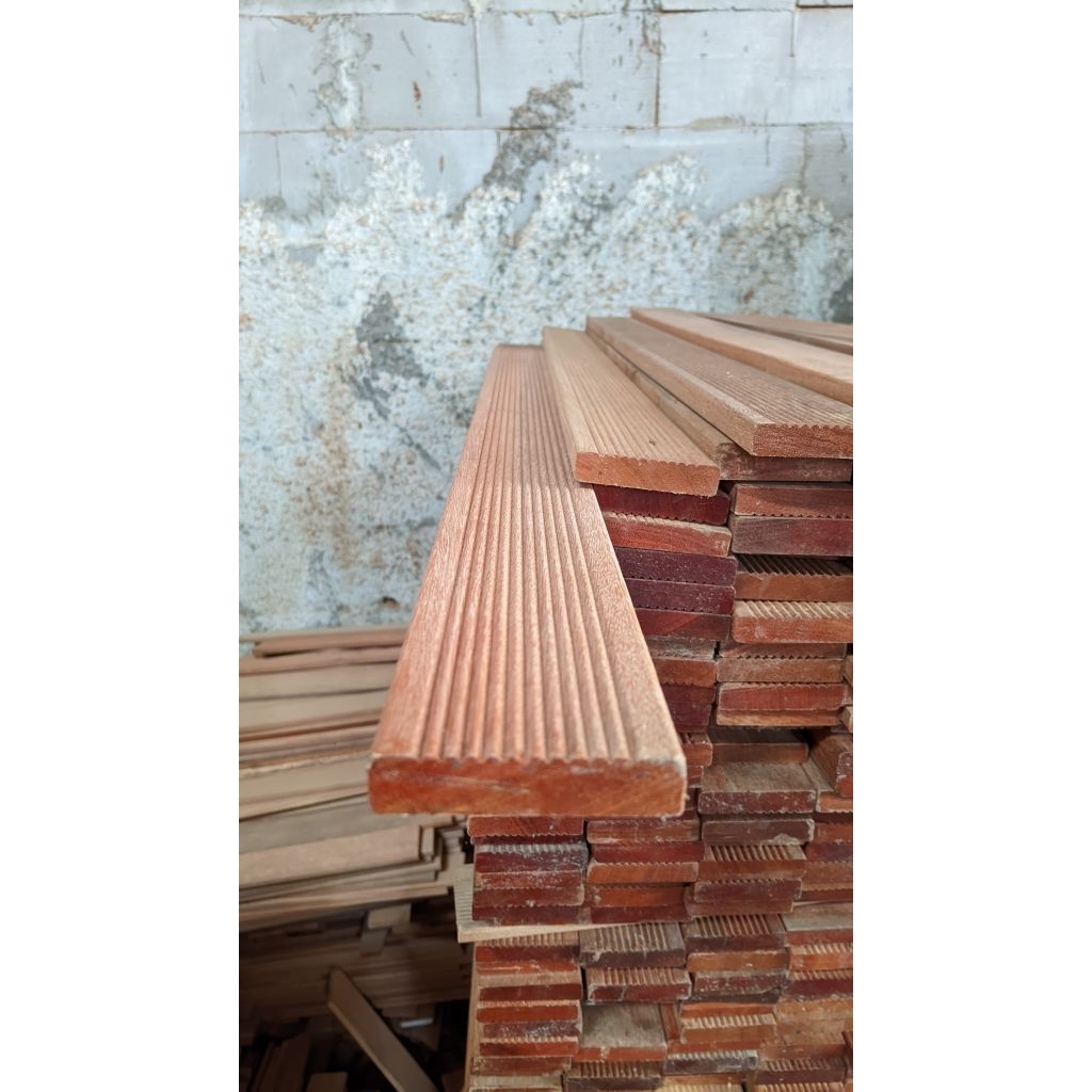 Lantai Kayu Taman Tutup Chamber Kolam Ikan Koi Decking Bengkirai Uk 1.5 x 6.5 cm Non Ulin Merbau