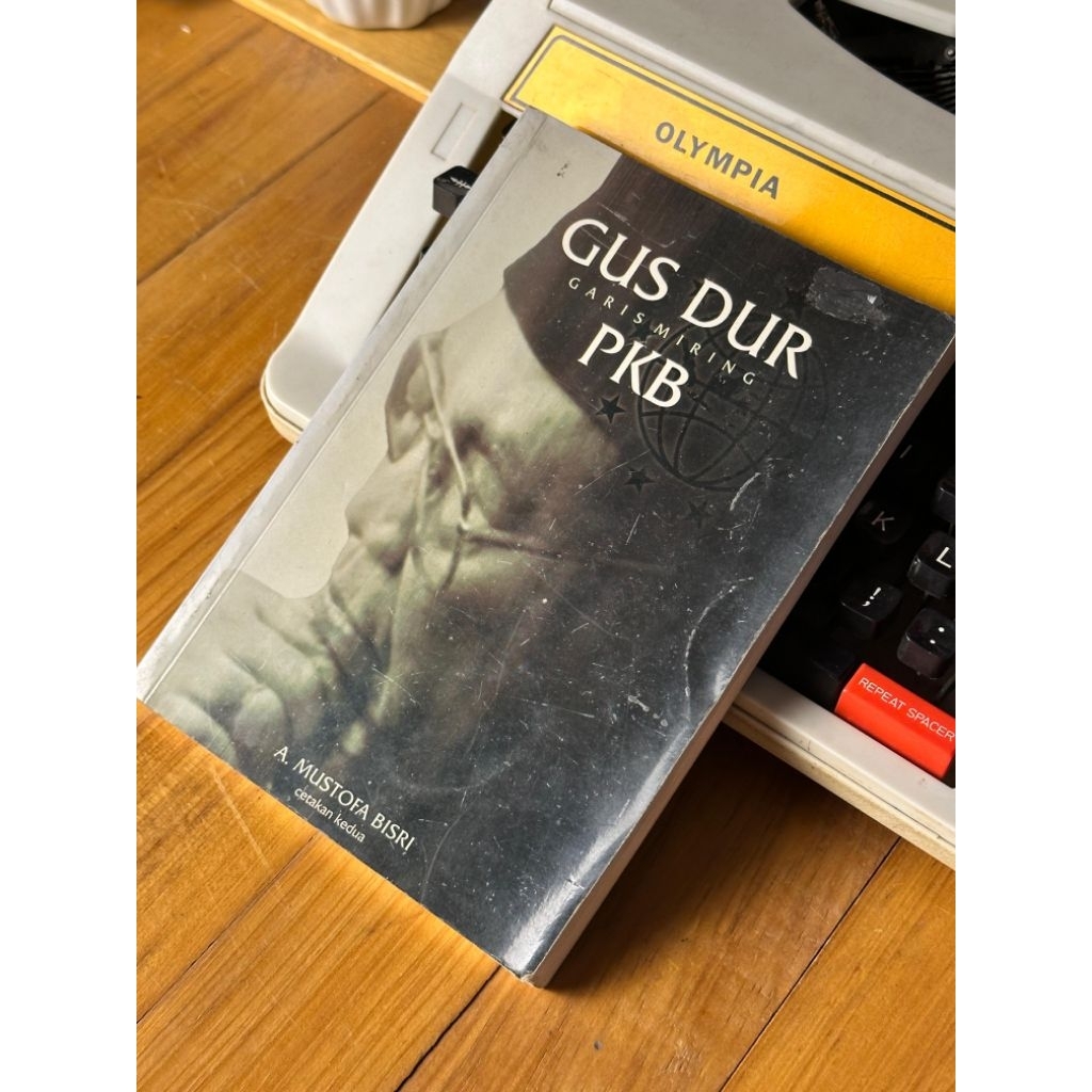 Buku Gus Dur Garis Miring PKB - K.H.A Mustofa Bisri