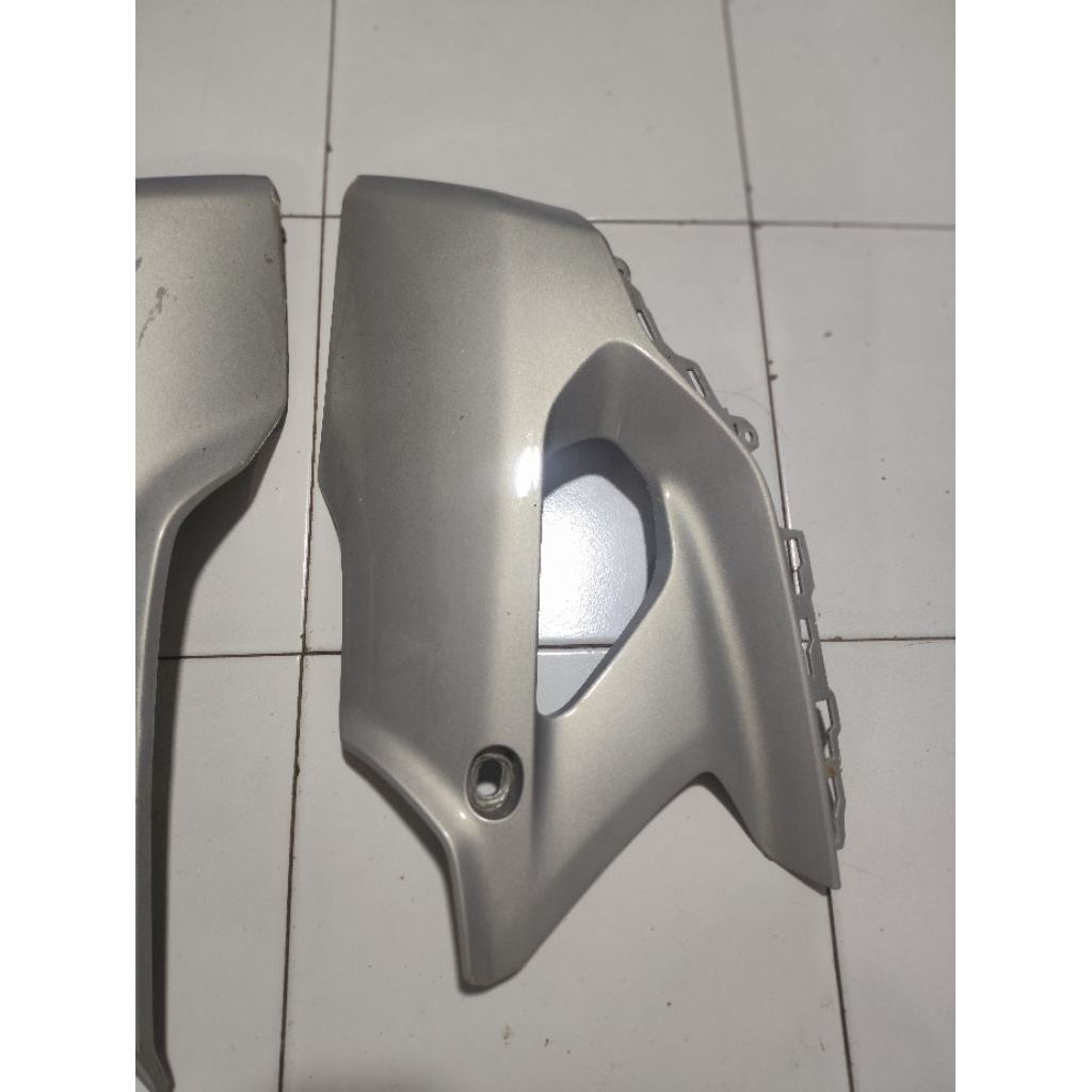 cover under/ undercowl titanium silver R15V4 R15M