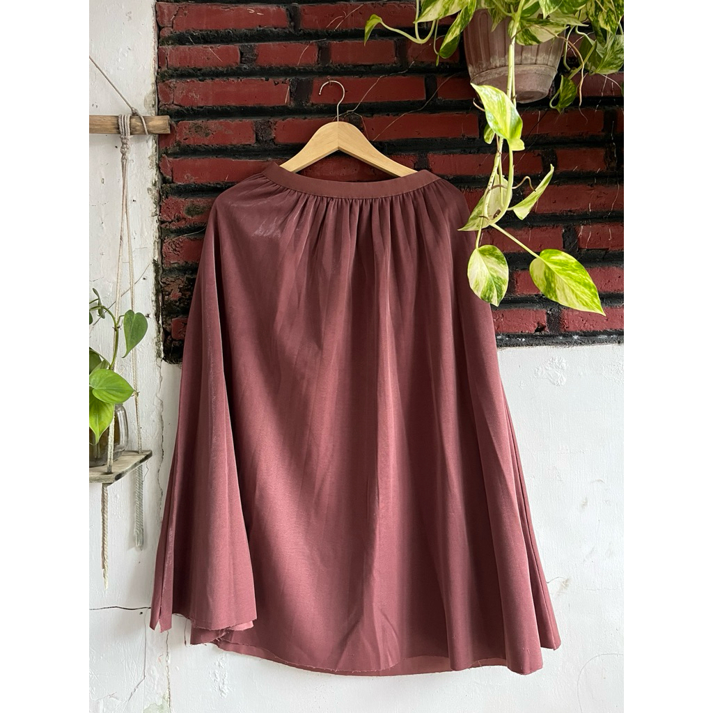PRELOVED ROK WIRU / ROK PLISKET WANITA – WARNA DUSTY PINK